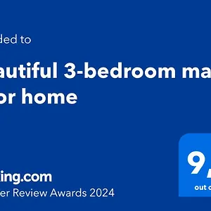 Apartment Beautiful 3-bedroom Main Floor 
