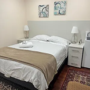 Homestay Comfortable Guest Near Downtown & Sights & Stores 