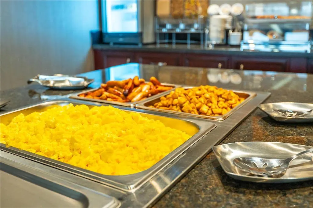 Comfort Inn & Conference Centre Toronto Airport 3*,  Canada