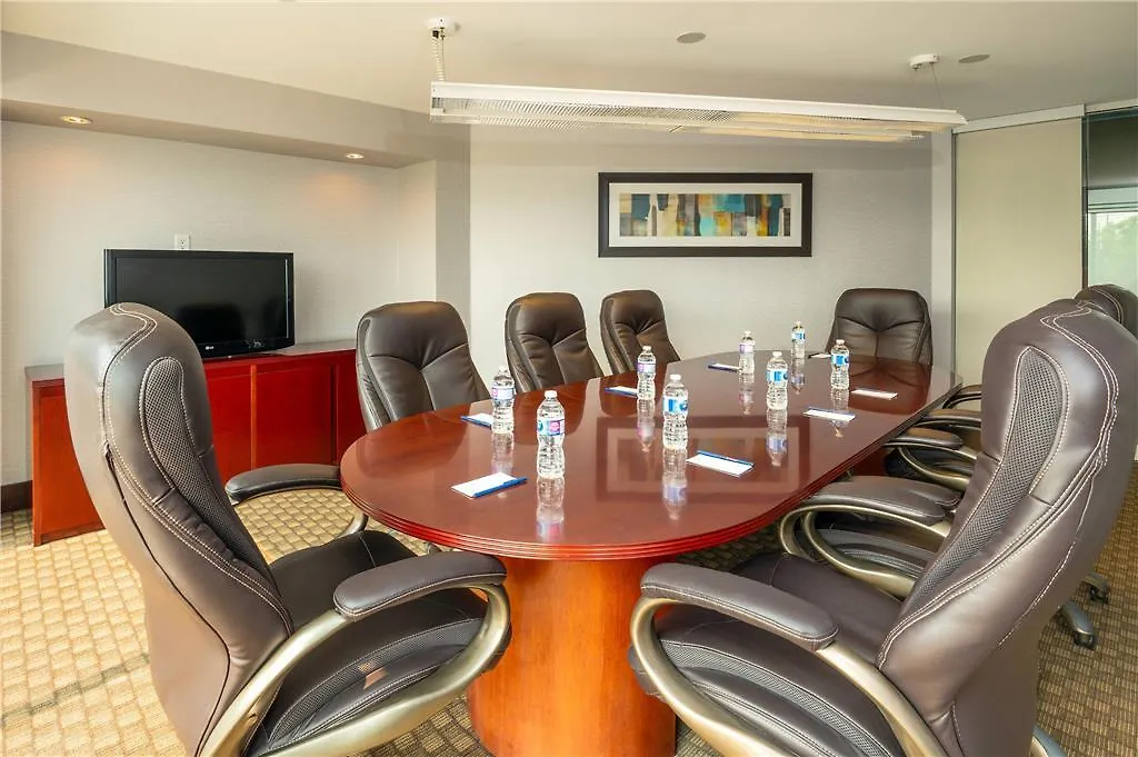 Comfort Inn & Conference Centre Toronto Airport 3*,