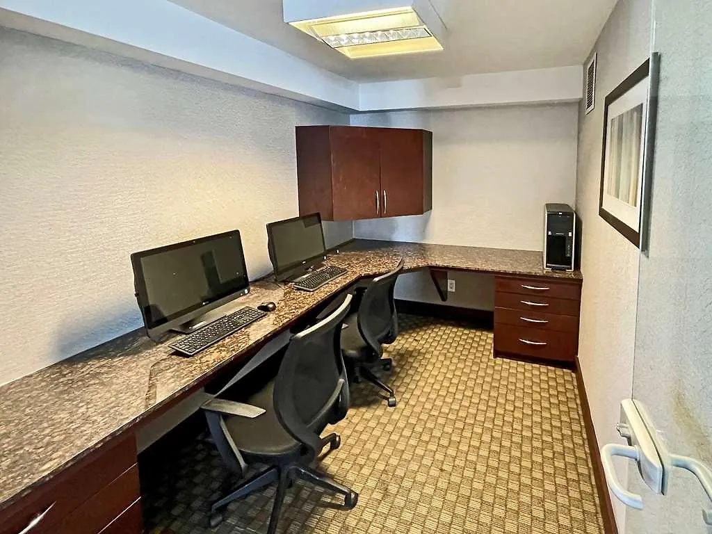 Comfort Inn & Conference Centre Toronto Airport 3*,