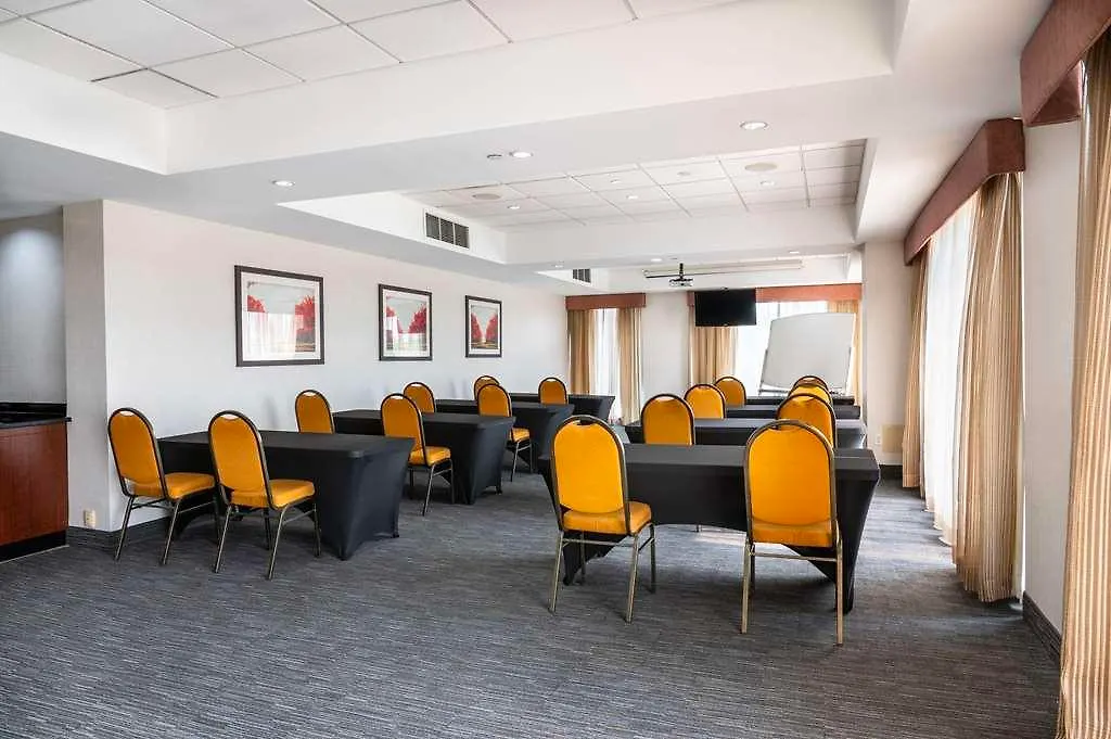 Comfort Inn & Conference Centre Toronto Airport קנדה